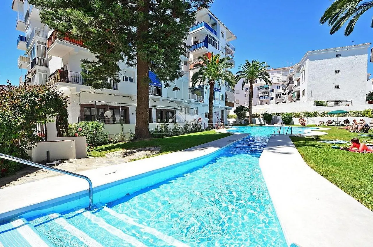 Bright Central Apartment نيرخا