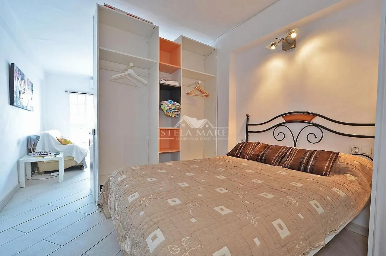 Bright Central Apartment نيرخا
