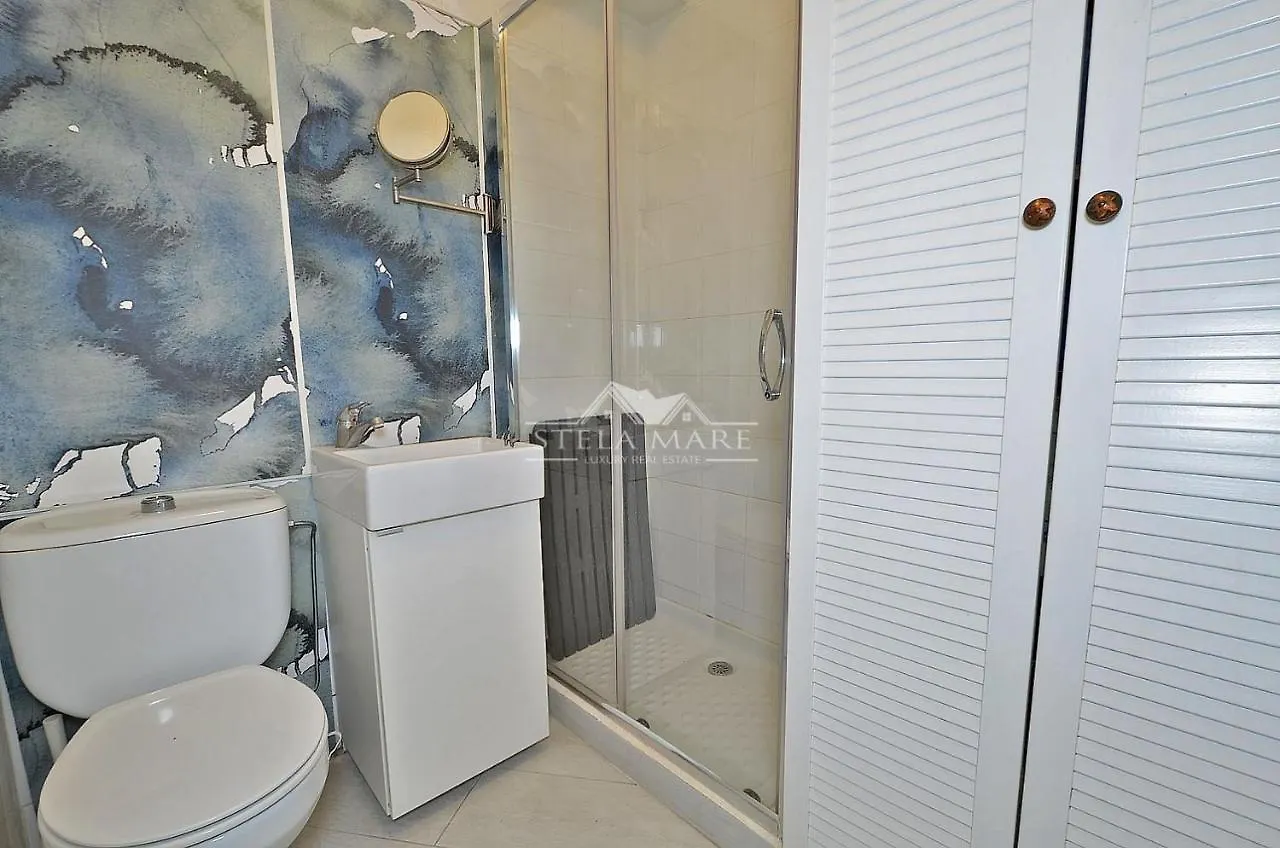 Bright Central Apartment نيرخا